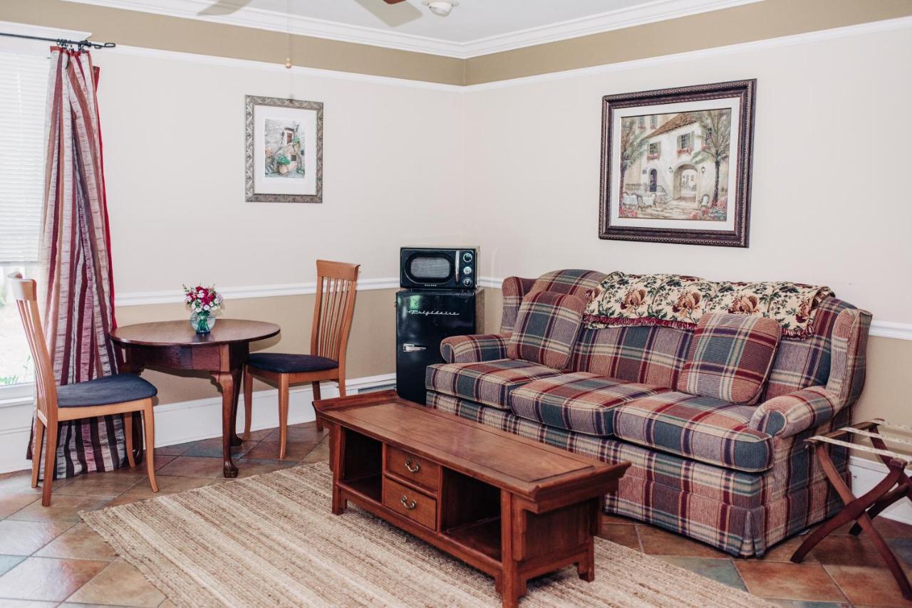 Benn Conger Inn Groton エクステリア 写真